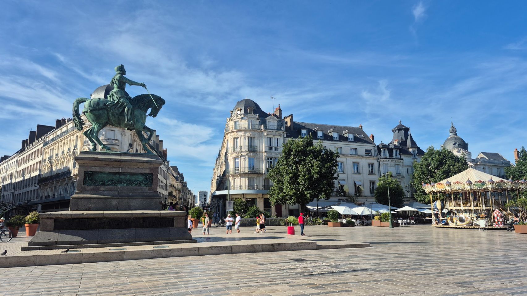 Standbeeld van Jeanne d’Arc op het plein in Orléans