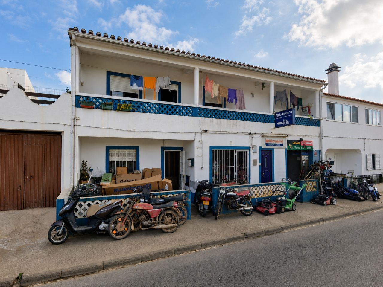 De grasmachinewinkel in São Teotónio